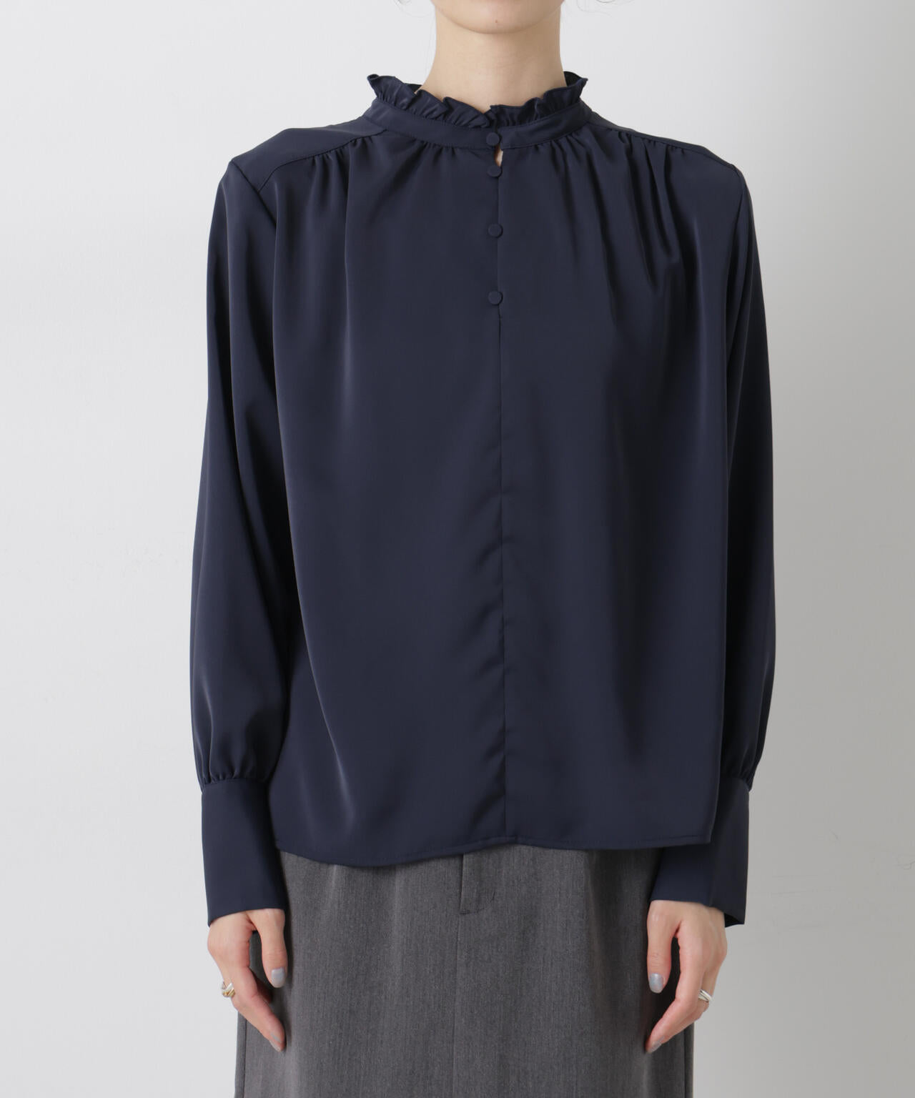 極美品 セオリー スタンドカラー ブラウス とろみ バンドカラー 黒 ギャザー 前後2way スタンドカラー ギャザー ブラウス