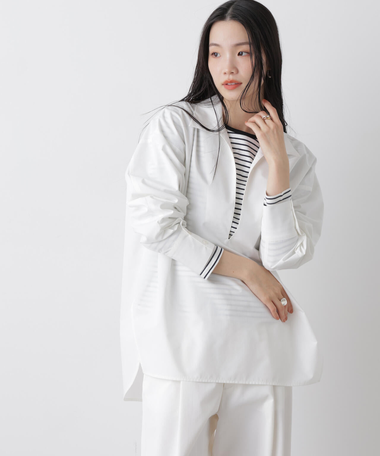 ディープVスキッパープルオーバーシャツ