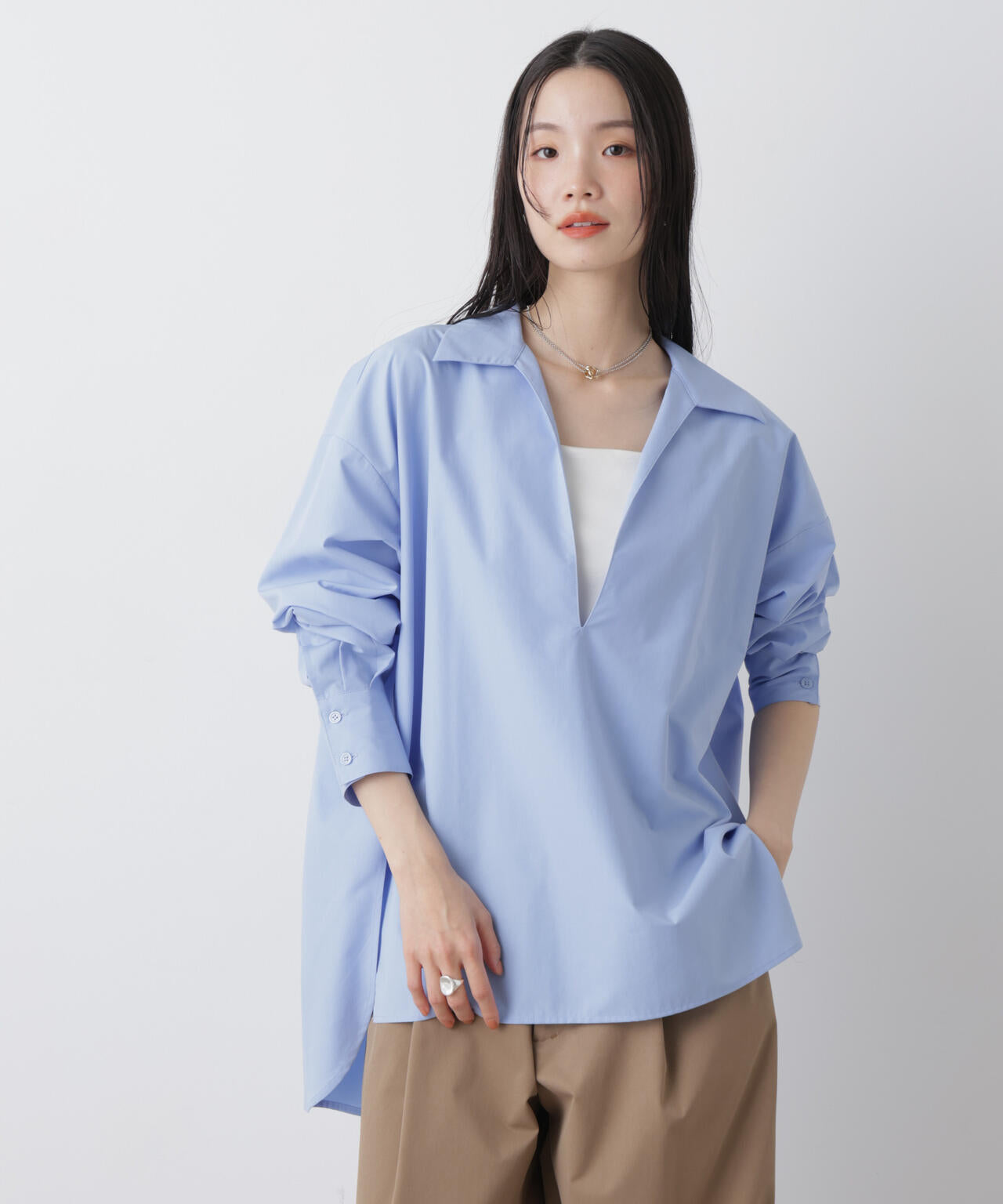 ディープVスキッパープルオーバーシャツ