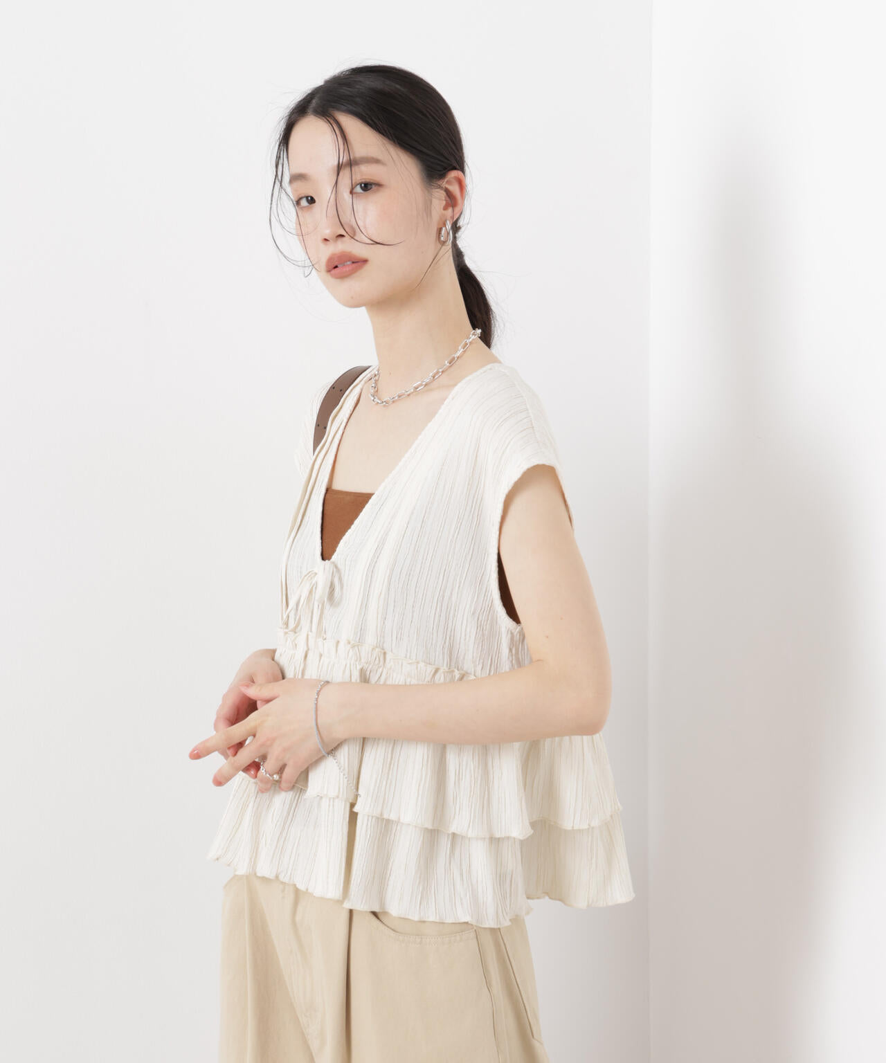 ゆめか【美品】2回着用　yori ホワイト ティアードフリル ブラウス シャーリング 楊柳 ティアード フリル ブラウス
