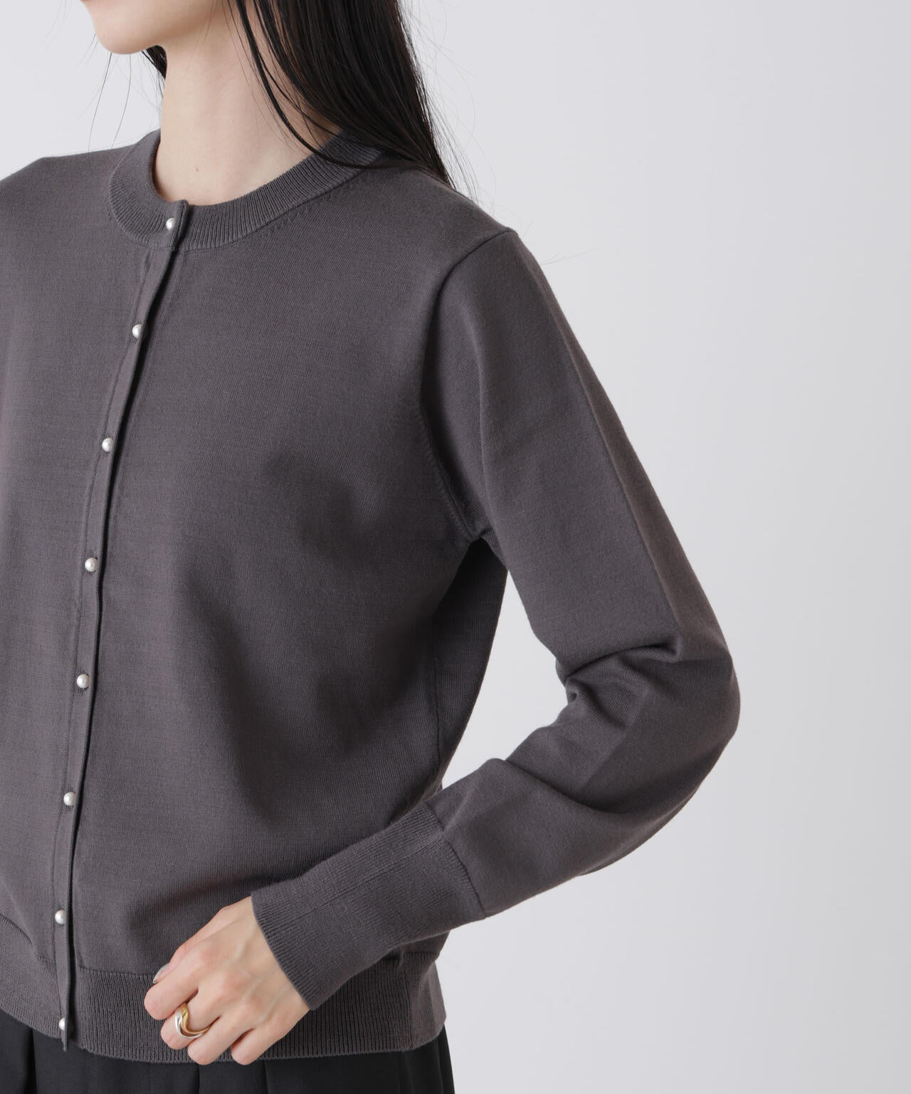 洗濯機洗可バンブーレーヨンニット パールボタンカーディガン 6736122310