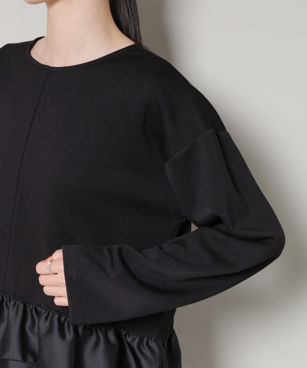 ダンボールカットサテンペプラムトップス 6736123300