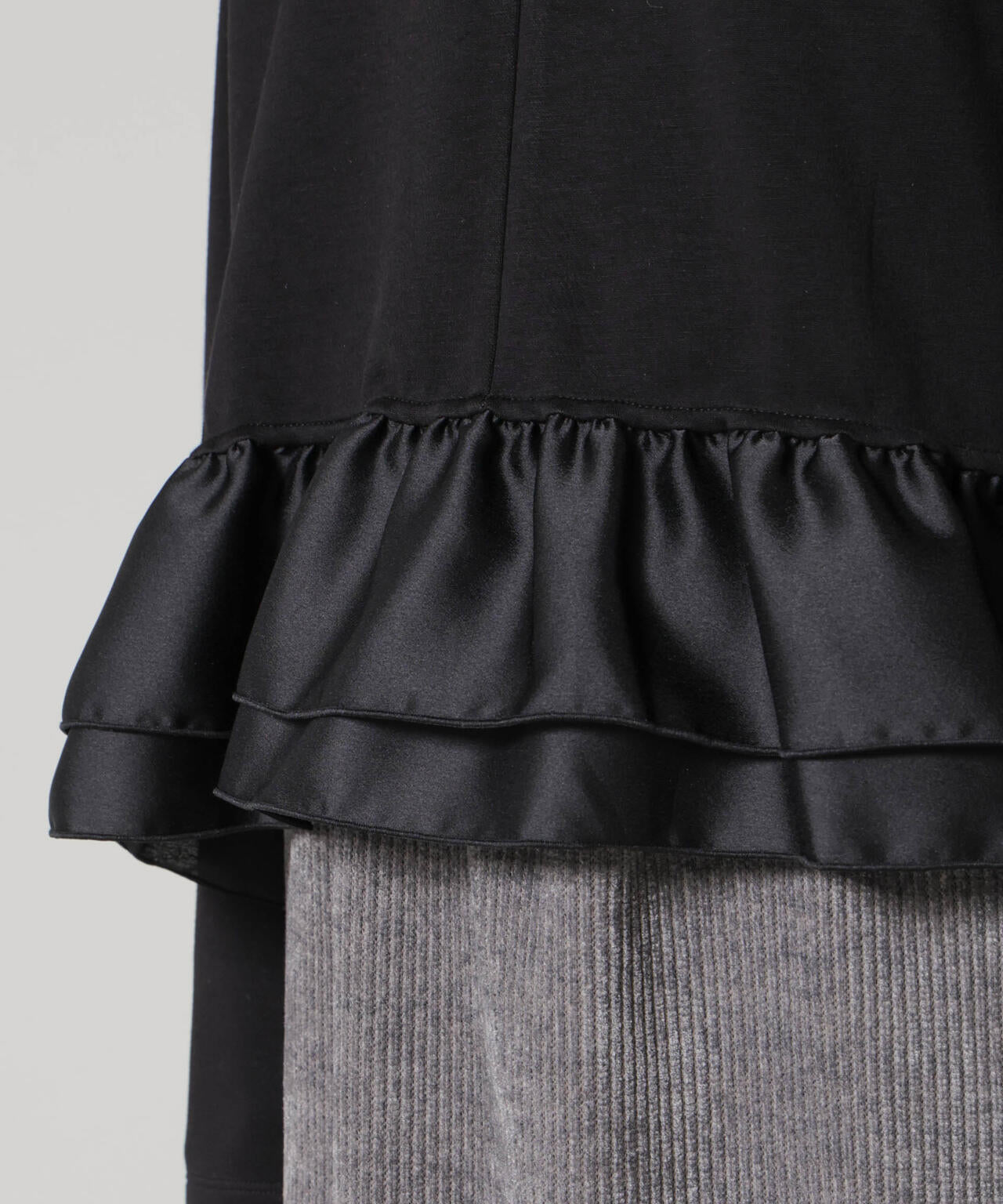 ダンボールカットサテンペプラムトップス 6736123300