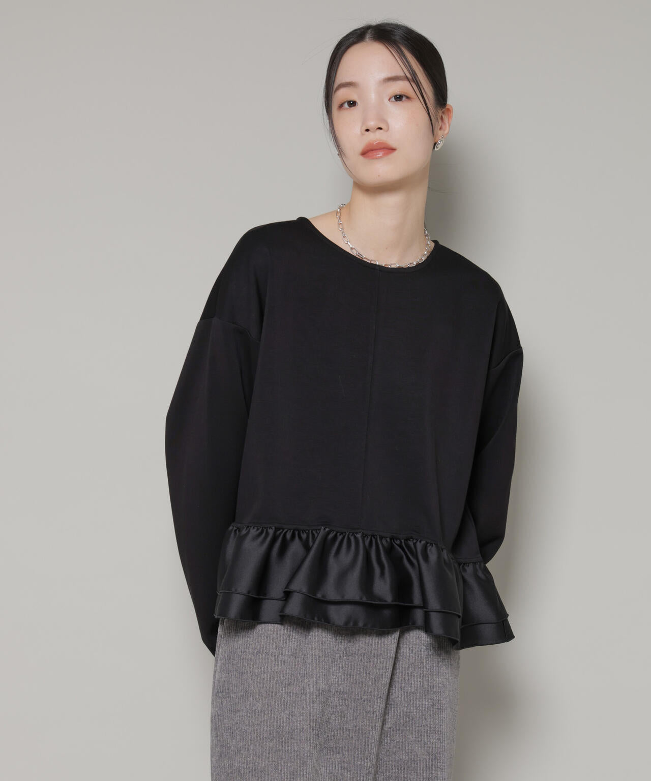 ダンボール カット サテン ペプラム トップス