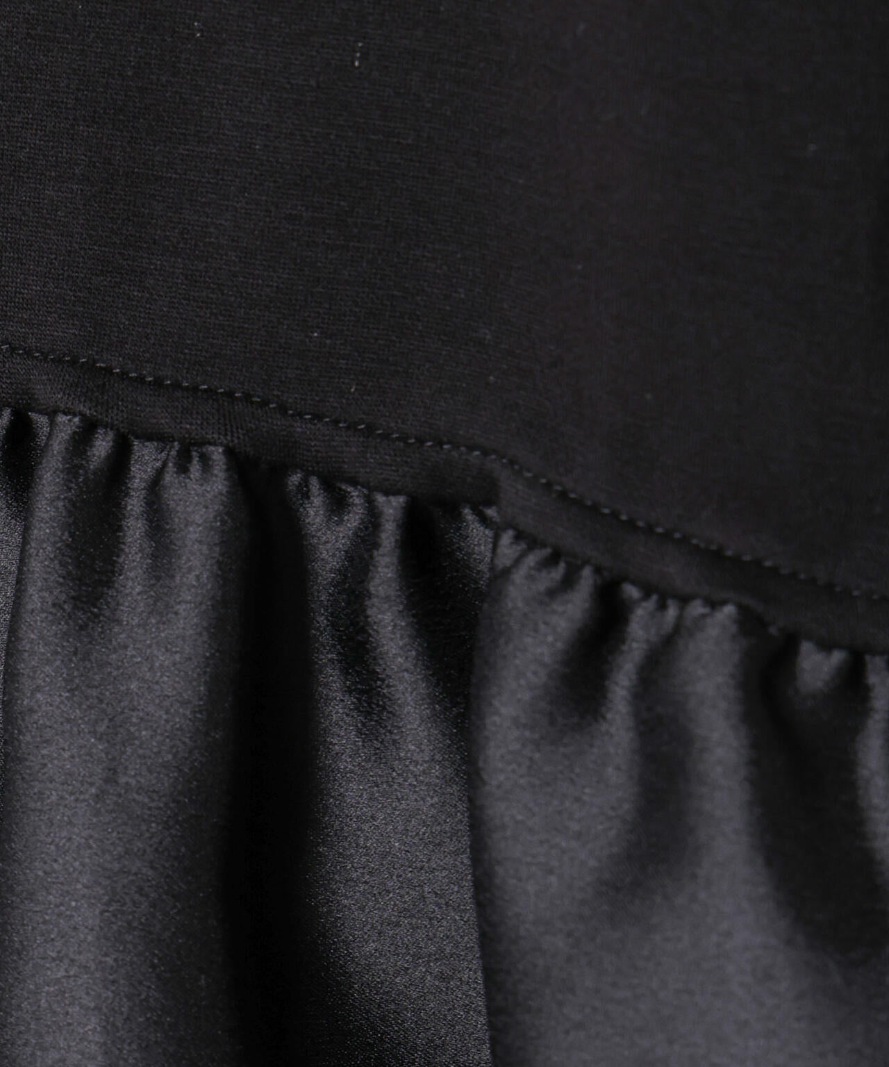 ダンボールカットサテンペプラムトップス 6736123300