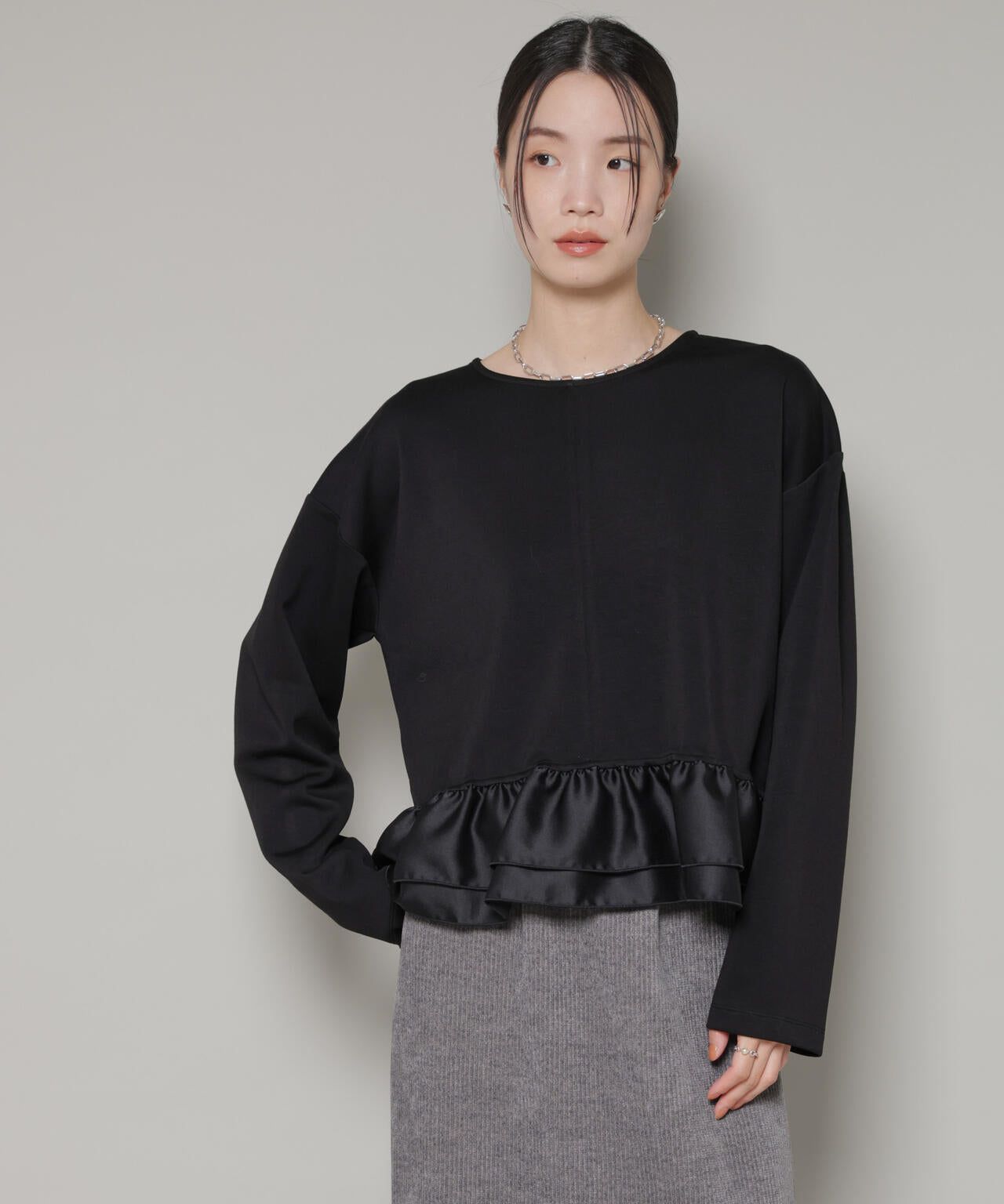 ダンボール カット サテン ペプラム トップス