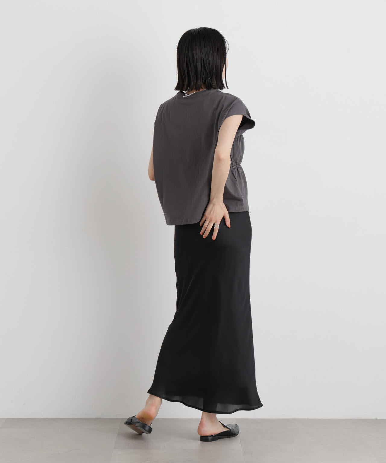フロントシャーリングデザインカットトップス 6736124330