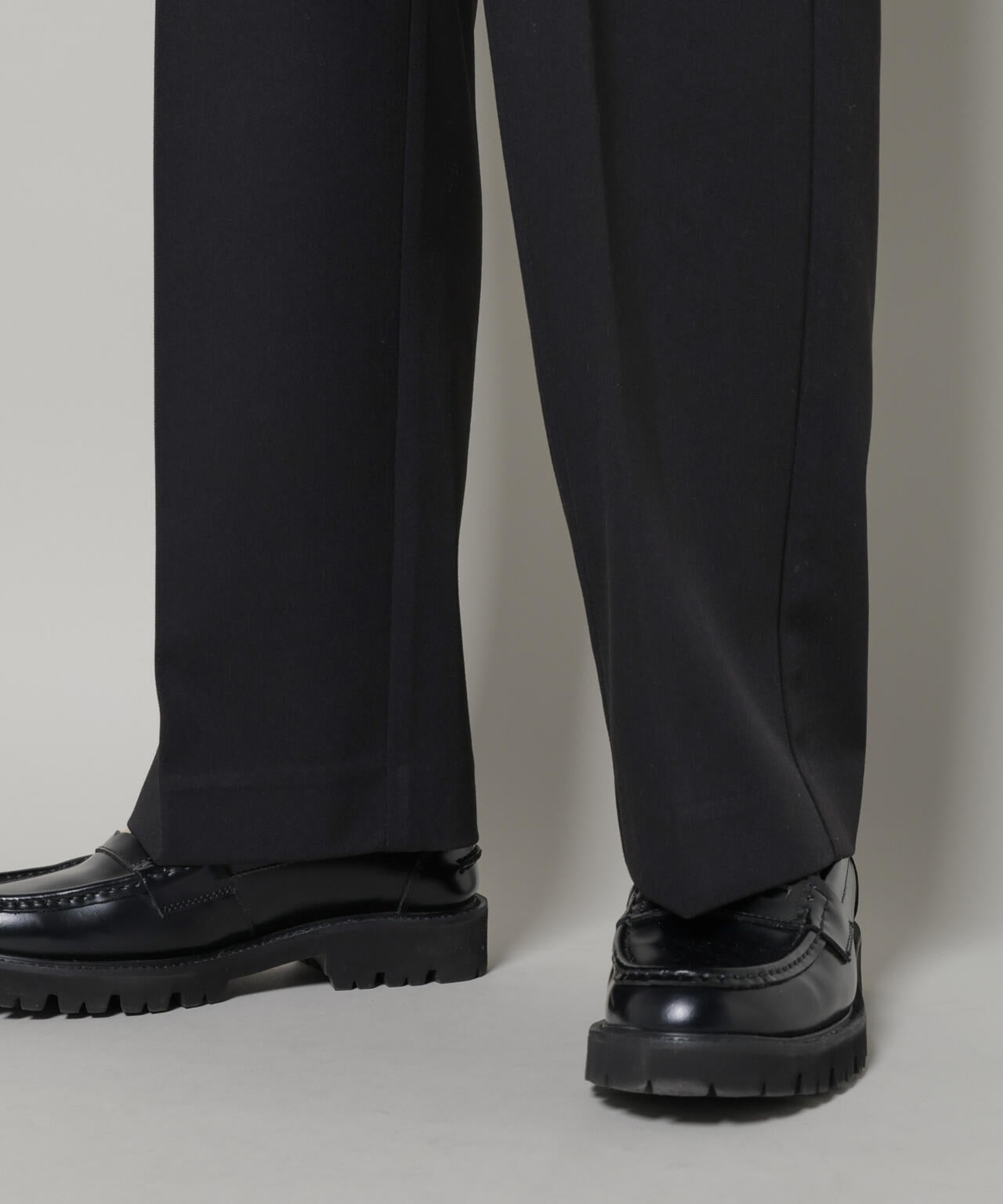 ワンタックセンタープレスストレートパンツ 6736127300