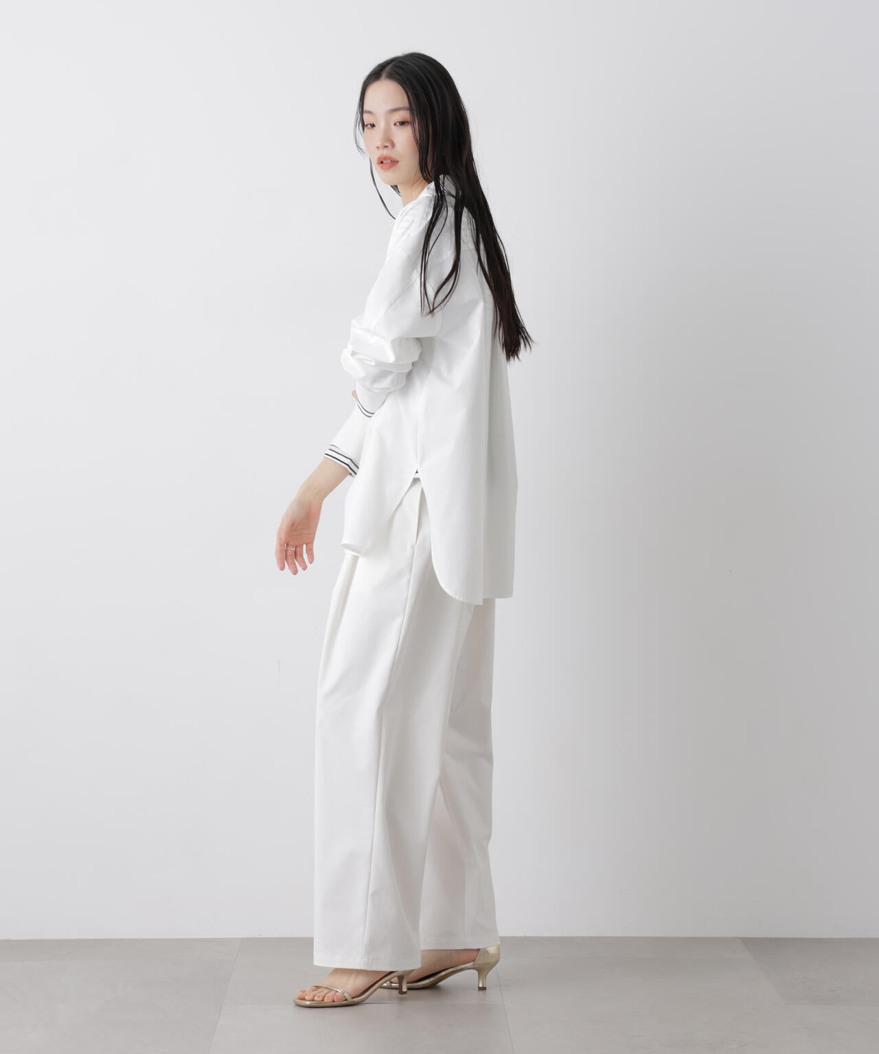 新品　unoa　Pique design　Mサイズ ツイルストレッチ ワンタック パンツ