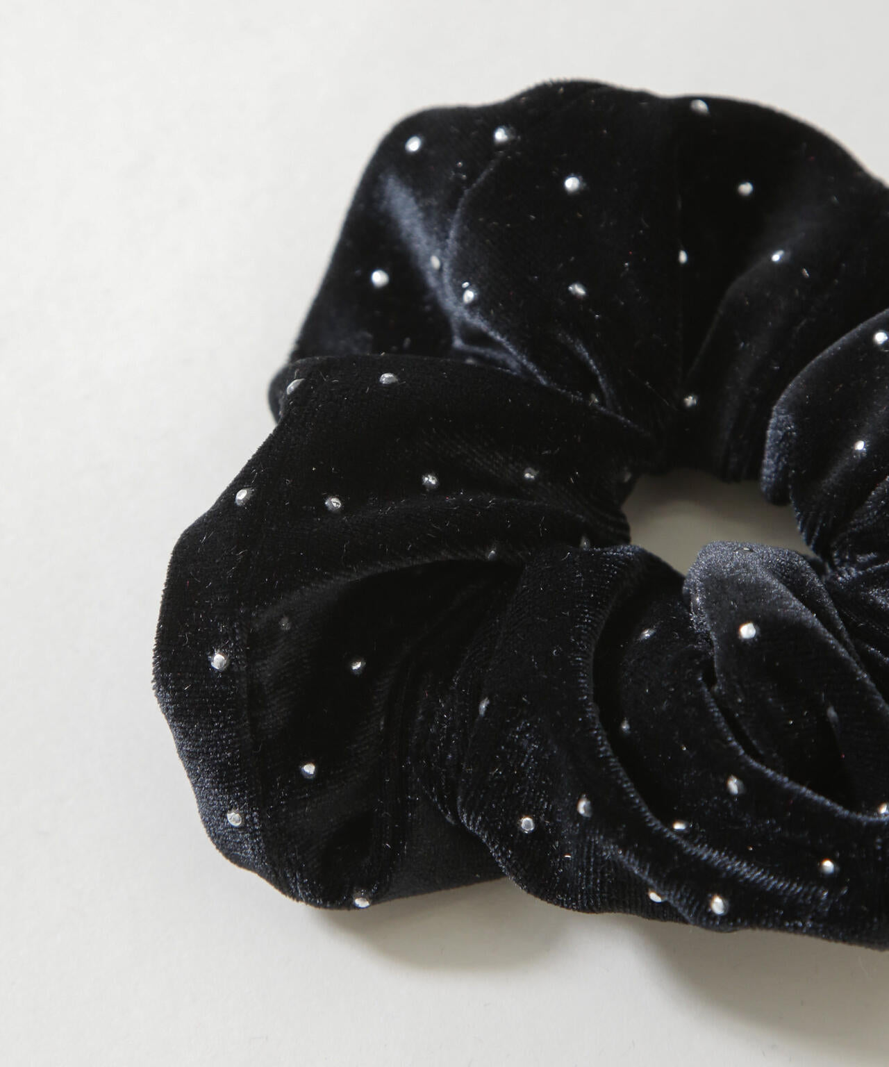 スタッズ ベロア シュシュ