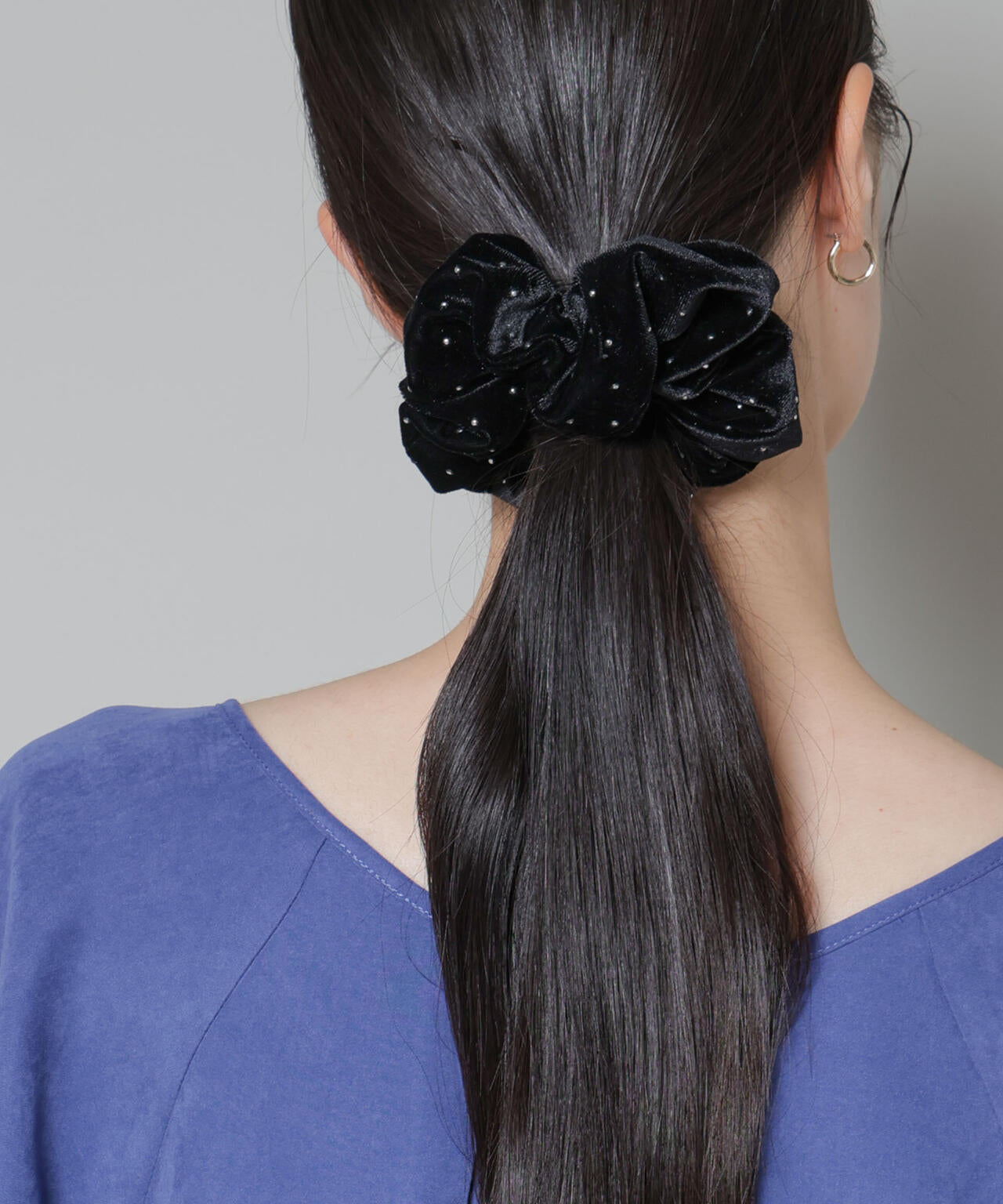 スタッズ ベロア シュシュ