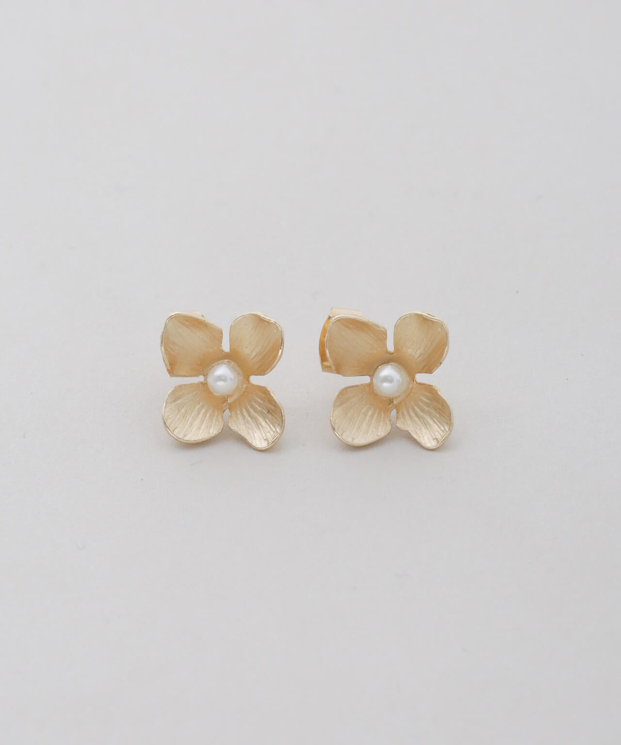 フラワーモチーフピアス 6736145303