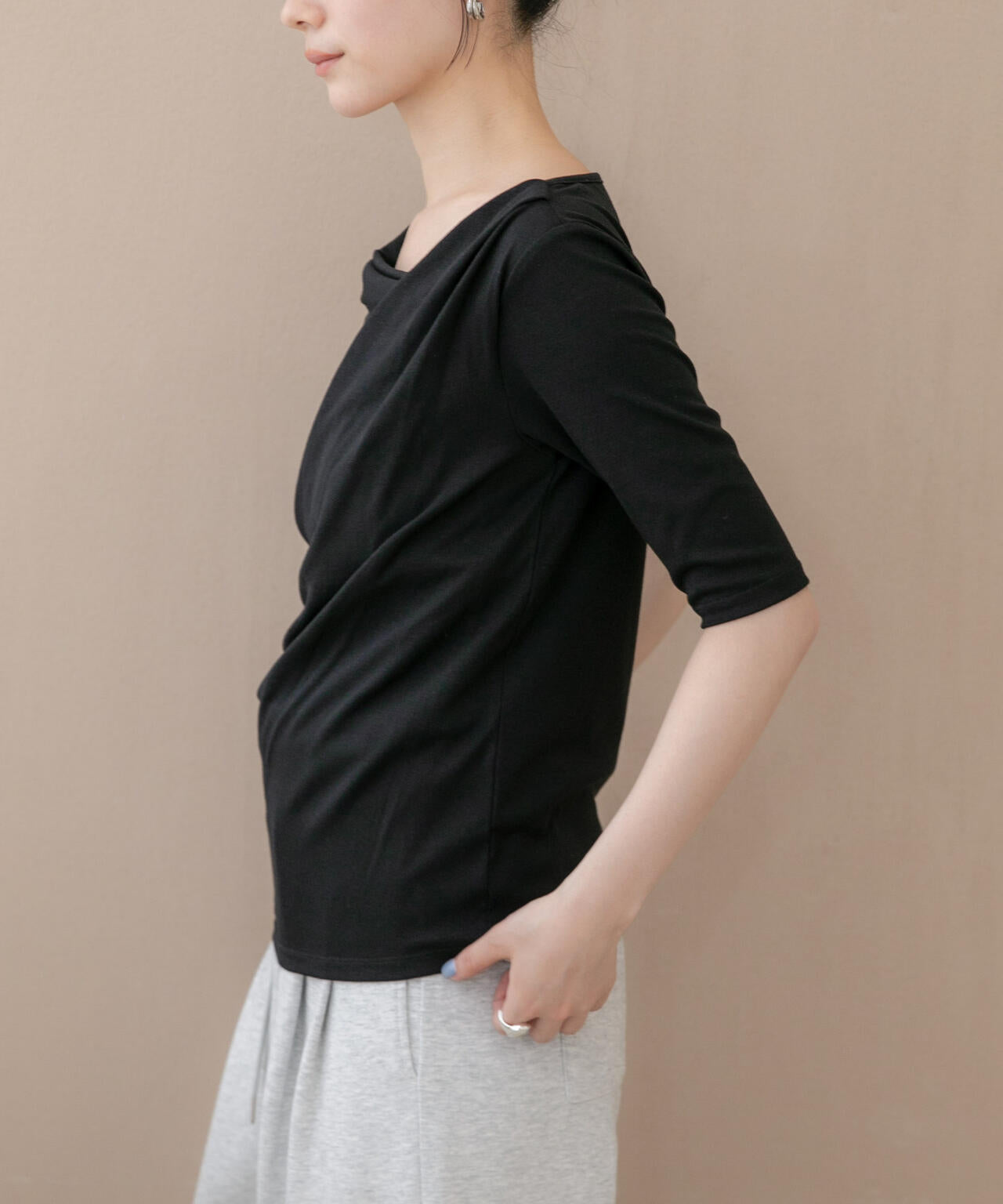 WEB限定/タックアシメフライスカットデザイントップス 6736224302