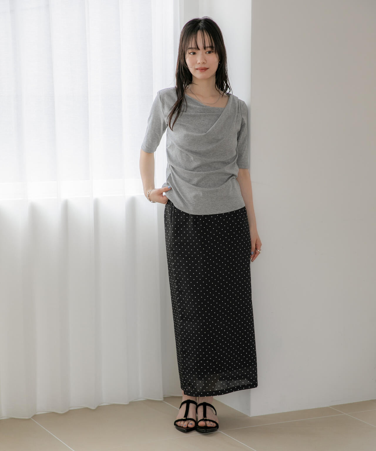 WEB限定/タックアシメフライスカットデザイントップス 6736224302