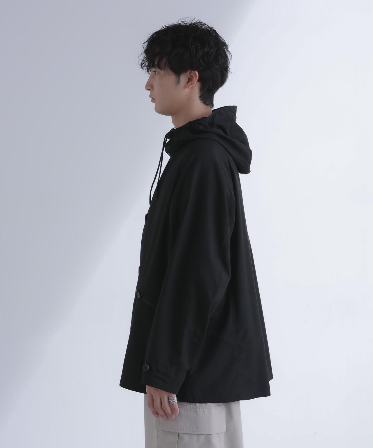 White Mountaineering / RAGLAN SLEEVE HOODED BLOUSON