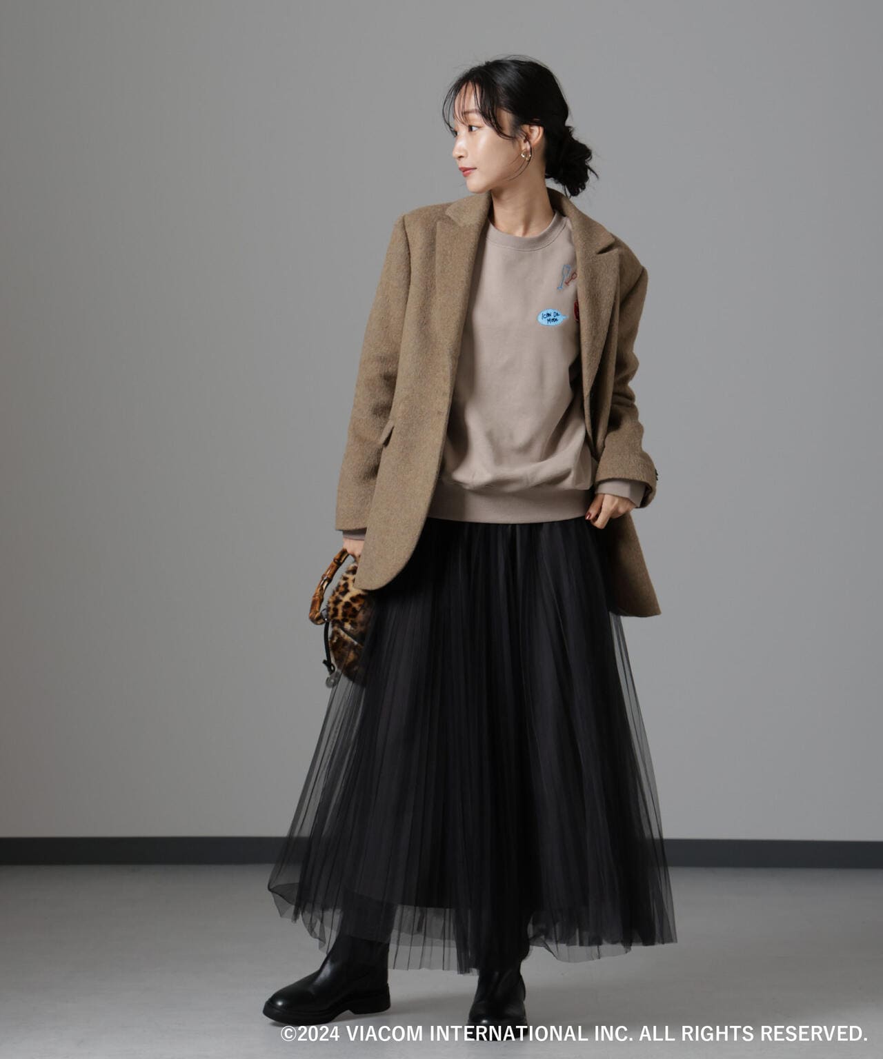 Emily in Paris×FUDGE 別注刺繍スウェット 6694223312