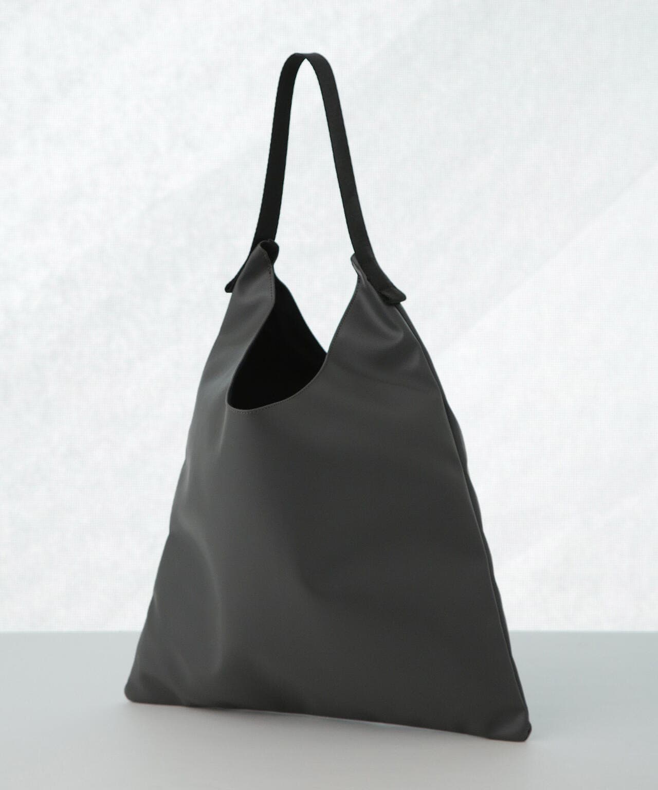 WEB限定 / シンセティック レザー ワン ストラップ ショルダーバッグ