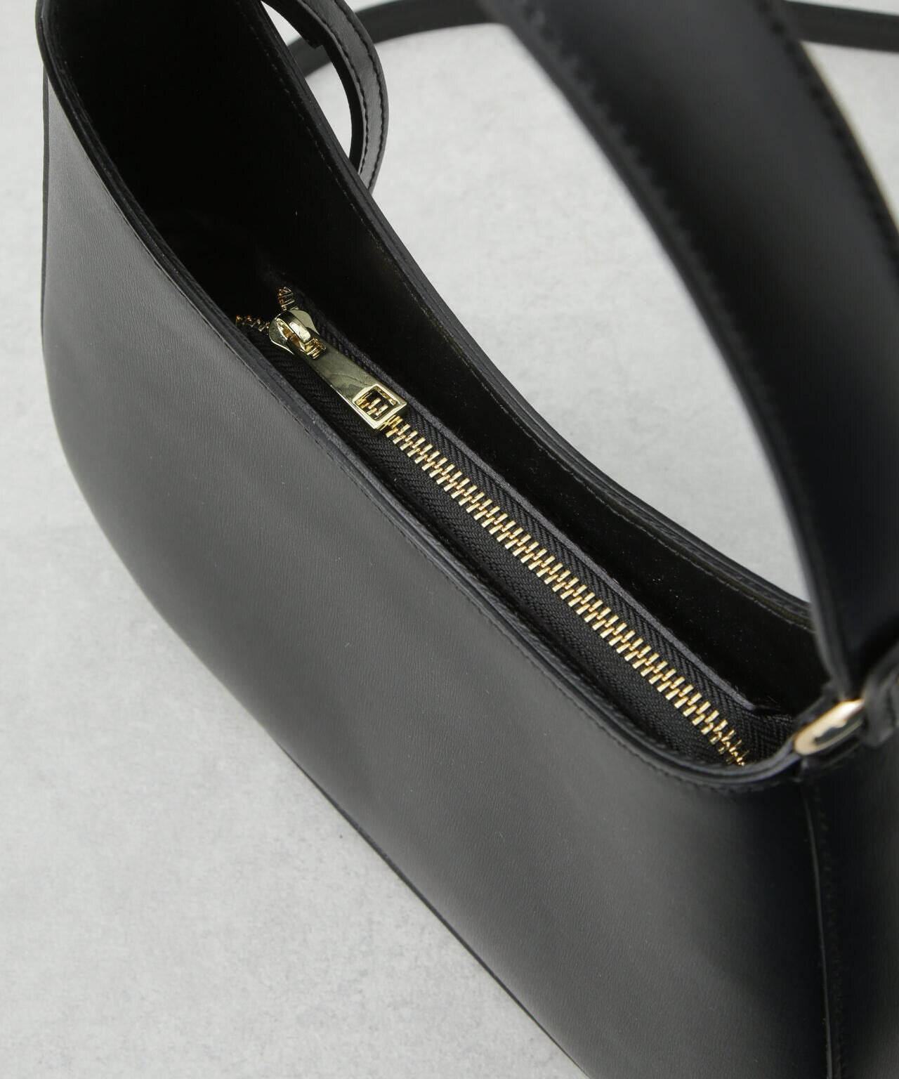 AULENTTI / 2WAY レザー ショルダーバッグ
