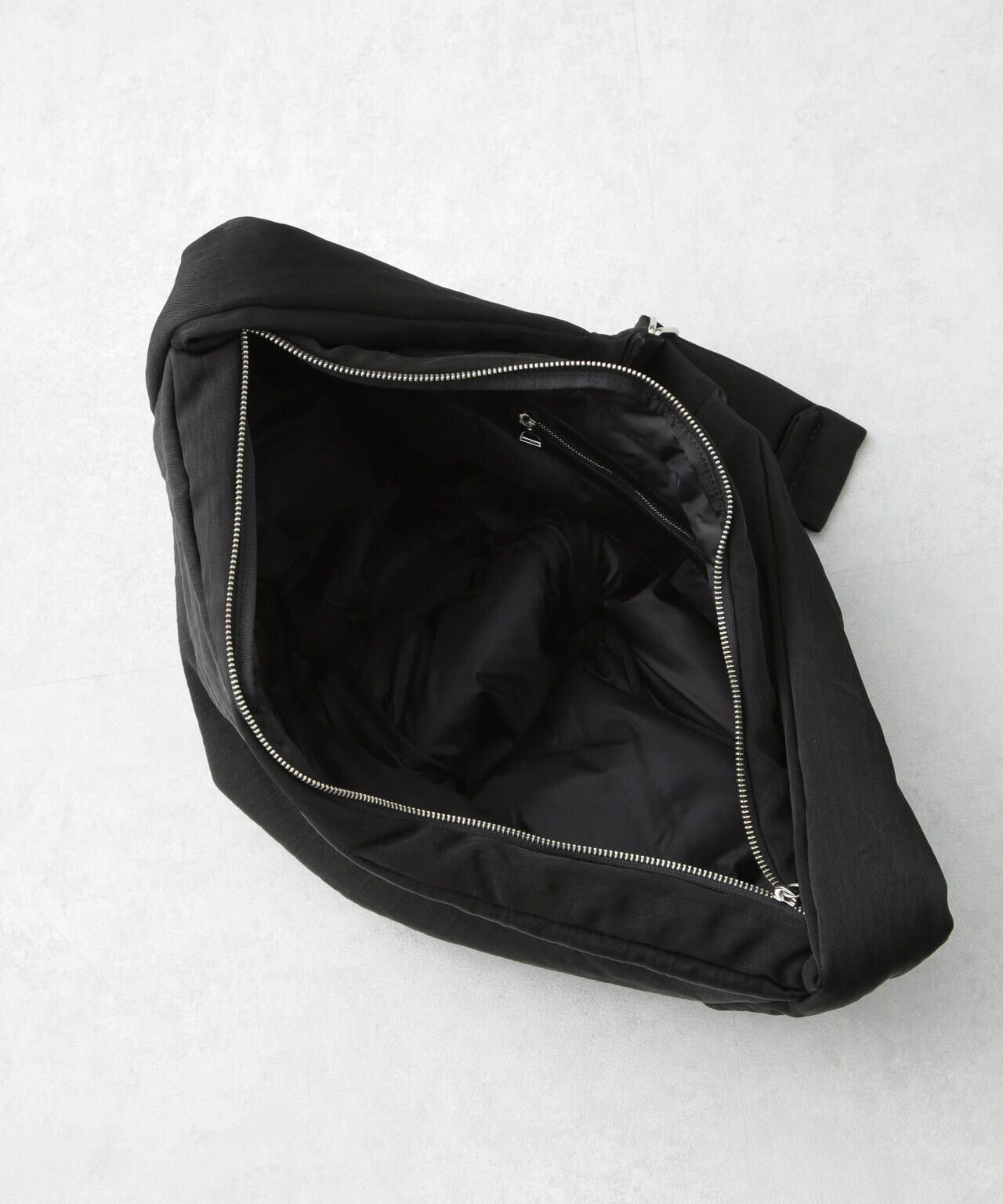 ITTI/別注 PUFFER MOON BAG /ショルダー 6704232073