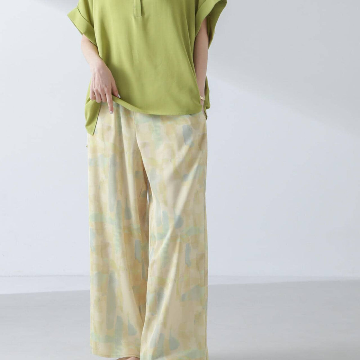 プリント サテン イージーパンツ 